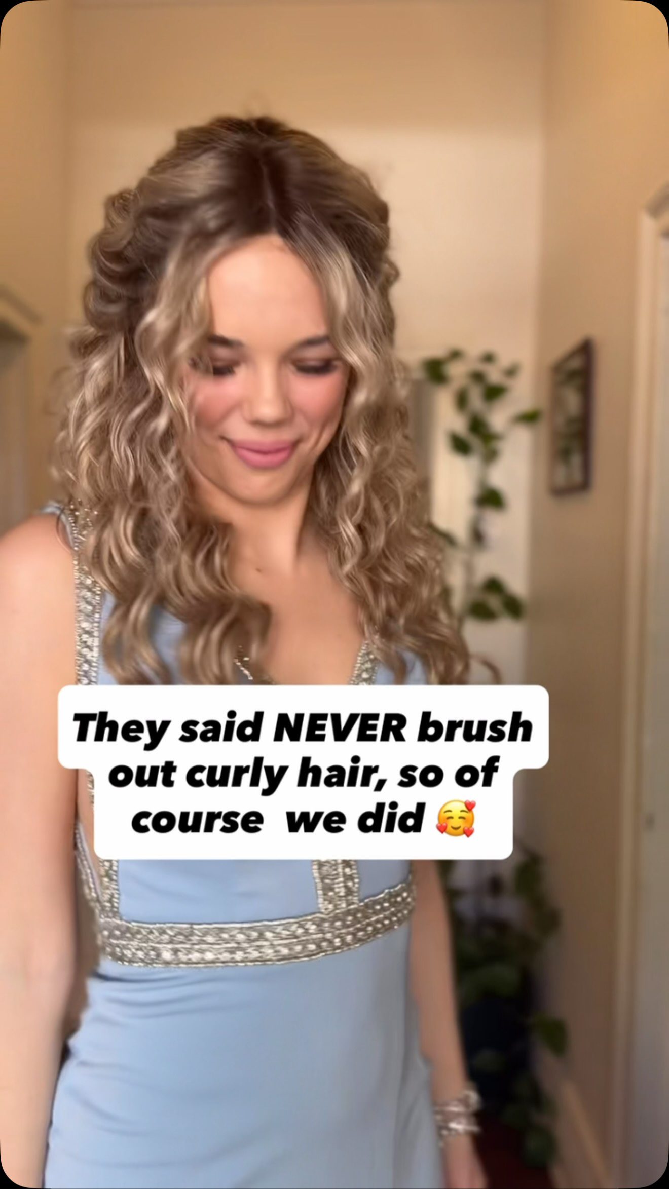 Meet MIA our curly girl who’s breaking all the wig rules. 💁‍♀️ stay tuned for some cool upstyles.
Curly wigs have never really been available.. because, quite frankly, they can be hard work.
But Mia is different.
Wear her in her gorgeous defined curls… or BRUSH HER OUT. 😍
The result? Big, soft, beautiful, glamorous hair that looks absolutely incredible.
Shake her. Scrunch her. Style her. Brush her out and make her BIG.
One wig. So many different looks.
Mia might just be our most fun wig yet. 💗
Would you wear her CURLY or BRUSHED OUT? 👇 #CurlyWig #WigTransformation #longcurlywigs #curlyhair